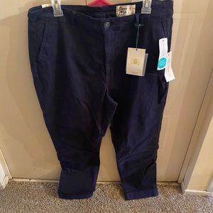Women’s cuffed capri skinny pants